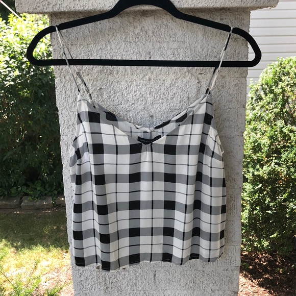 Kendall & Kylie Tops - NWT Kendall and Kylie black and white crop top